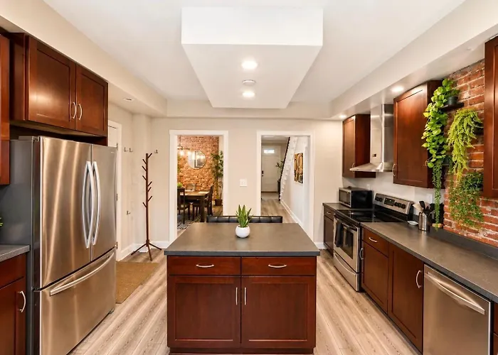 Apartment By Walnut Street Near Pitt, Cmu, Upmc, 3parking Spots *