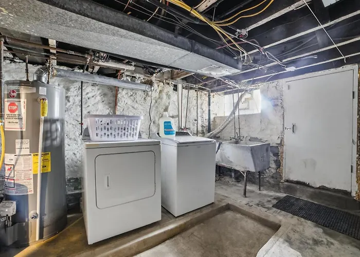 Apartment By Walnut Street Near Pitt, Cmu, Upmc, 3parking Spots *