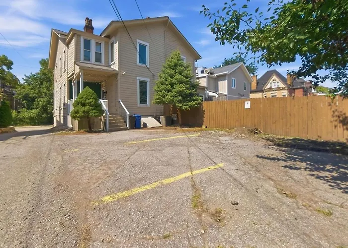 Apartment By Walnut Street Near Pitt, Cmu, Upmc, 3parking Spots Pittsburgh