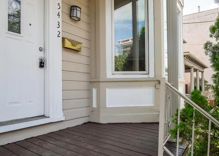 Apartment By Walnut Street Near Pitt, Cmu, Upmc, 3parking Spots *