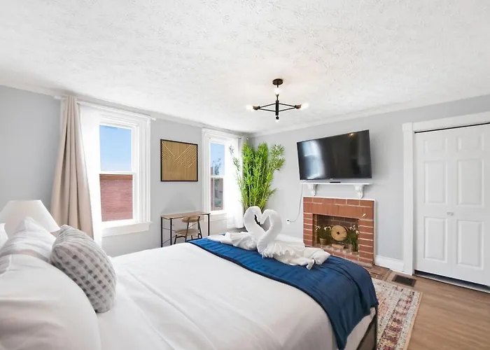 Apartment By Walnut Street Near Pitt, Cmu, Upmc, 3parking Spots