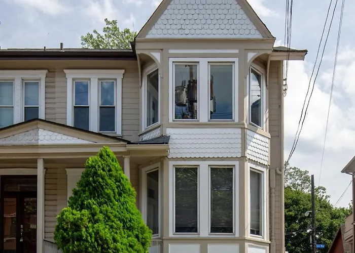 By Walnut Street Near Pitt, Cmu, Upmc, 3parking Spots * Pittsburgh